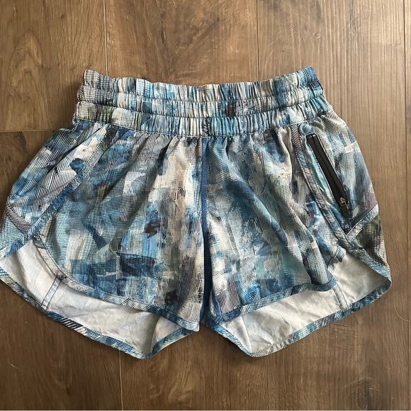 Lululemon Tracker Short V 4" in Sun Dazed Multi Blue - Size 4 - Picture 6 of 11